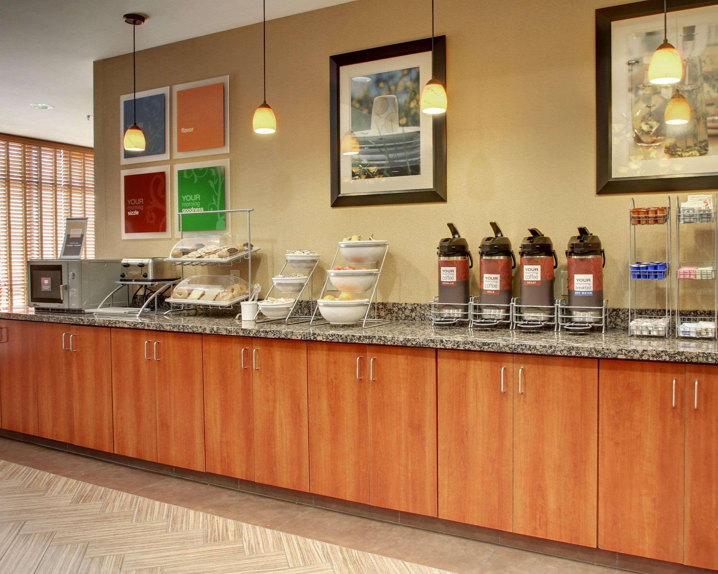 Comfort Suites Airport Luckney Exterior foto