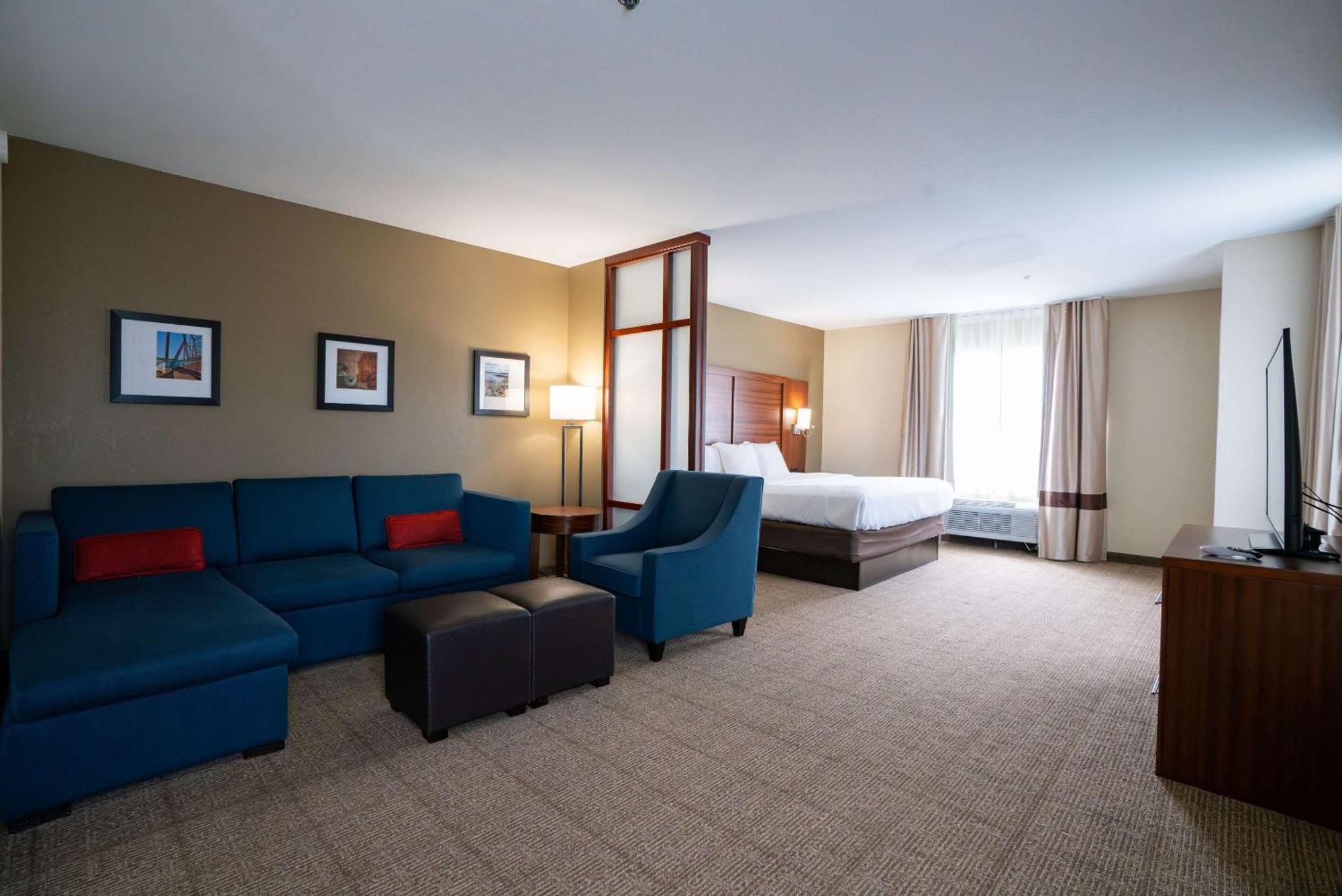 Comfort Suites Airport Luckney Exterior foto